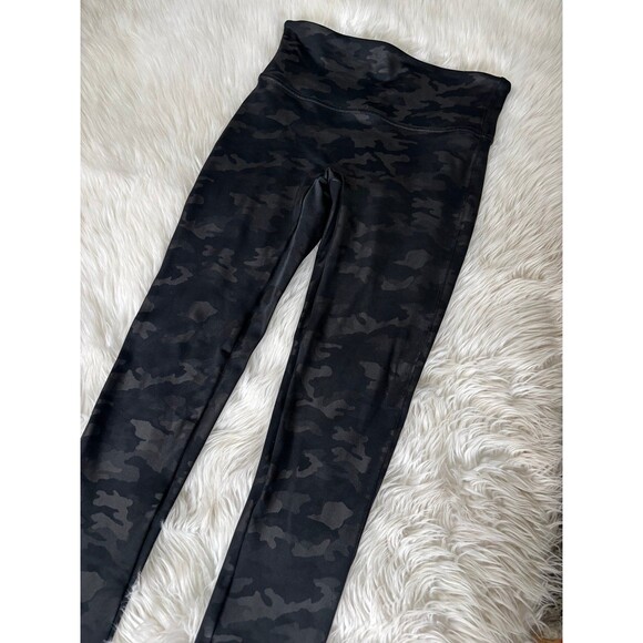 Spanx black camo leggings medium - Picture 4 of 10